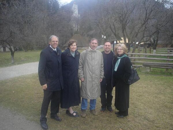 Fam Boggess cu pres.Madric si sora si fratele Georgescu
Ania Popa
12 Apr 2006