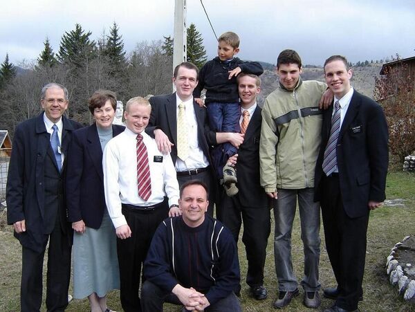 Fam Boggess,E.Jerome,Walker,Adams& Coubren ,pres Mandric ,little Bobby and Alex
Ania Popa
16 May 2006