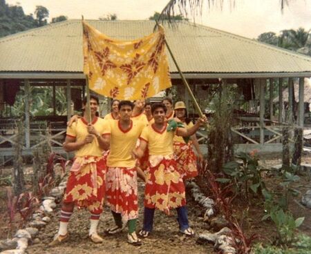 Elders display their colors!
Taylor and Sister Mataniu  Fonoimoana
11 Jan 2009