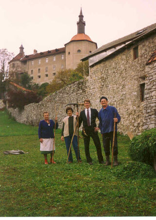 Elder Caton and friends, in Skofja Loka.
Richard Paul Woodruff
20 May 2003