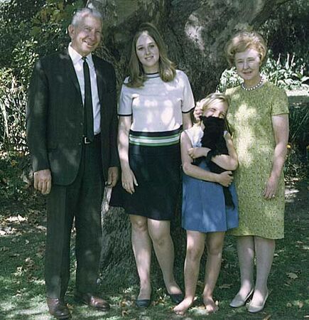 President Badger, daughers Carla and Lisa and Sister Badger
Brian  Anderson
06 Oct 2003