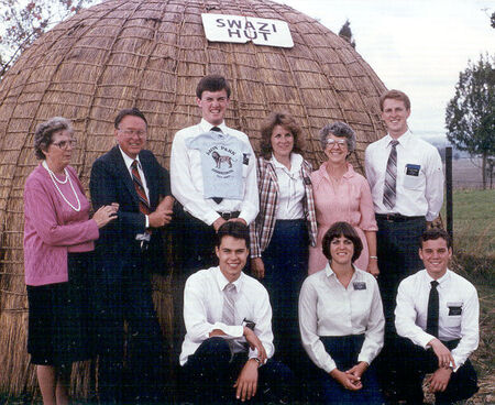 Oct 1982Outing to the Lion Park outside of Jo-burg.
Back Row: ?, ?, Edwards, ?,?,?
Front row: Barkdull, ?, ?
David  Barkdull
05 Sep 2001