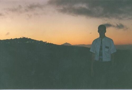 This was taken from La Goleta (Above Arucas), Gran Canaria.  You can see Teide on the Reef (Tenerife) in the background.
Dave E. Hibbert
07 Apr 2003