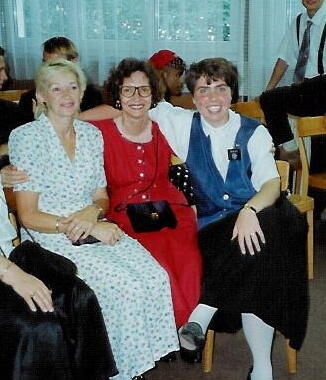 Me sitting next to Sister Herzog (Gemeinde Wettingen) and her sister, Olga, who was being baptized that day in fall of 1993.
Andrea  Meyer
28 Mar 2006