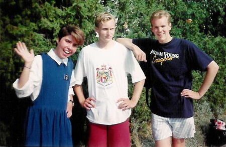 Sister Butt with Elder's Gygi and Schultzke after playing a round of mini golf on P-Day.
Andrea  Meyer
28 Mar 2006