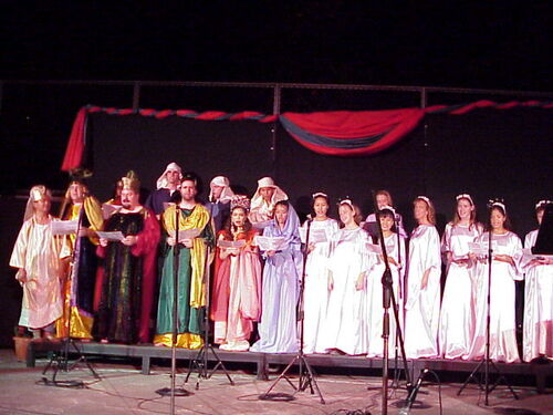 Angels, Joseph, Mary, King, Queen, Shepherds, and wise men all on the stage at one. That night was the night.
Noppadon  Wongsuwan
04 Sep 2002