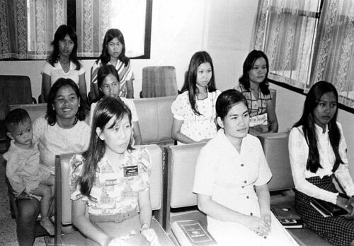 Front (L to R) Sisters Surang, Khanungnit, Mugdakaan.
Middle (L To R) Sisters Bunrung, Naeng Noi, Kusumaa and ?.
Back Row (L to R) Sisters NidNoi, Samphan.
Please email me with info on these members: mgpatterson@masterymatrix.com
Mark G. Patterson
07 Oct 2002