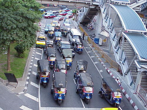 Tuk Tuk, Sir!  Boommm.. mm.
Noppadon  Wongsuwan
12 Jan 2003