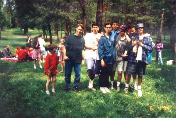 6/4/94 Another shot from the same picnic.  We had several elders there that day.  Left to right: Elder David Sycamore, Elder Gabriel Saez, Elder David D'Augustini, Elder Brad Castle, Elder Martin?, A branch member, and  Elder Archibald?
David Lee Sycamore
06 Apr 2005