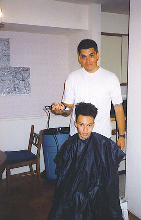 WHEN DID YOU LAST CUT YOUR HAIR?
FAM.VELASQUEZ KID(GETTING HAIR CUT)
E. MARISCAL (GIVING HAIR CUT)
Adalberto  Mariscal
16 Nov 2003