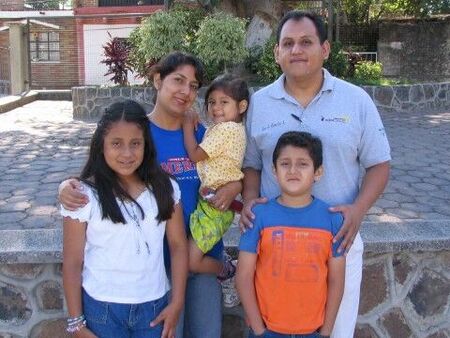 Aqui esta mi familia en Yautepec
Jose Alberto Gonzalez Silva
01 Jun 2006