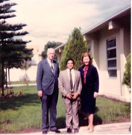 Pres. Harris Elder Toletino y Hna. Harris.
Leon,Gto. Junio 1987
Jorge Salvador Zamora Lopez
29 Dec 2008